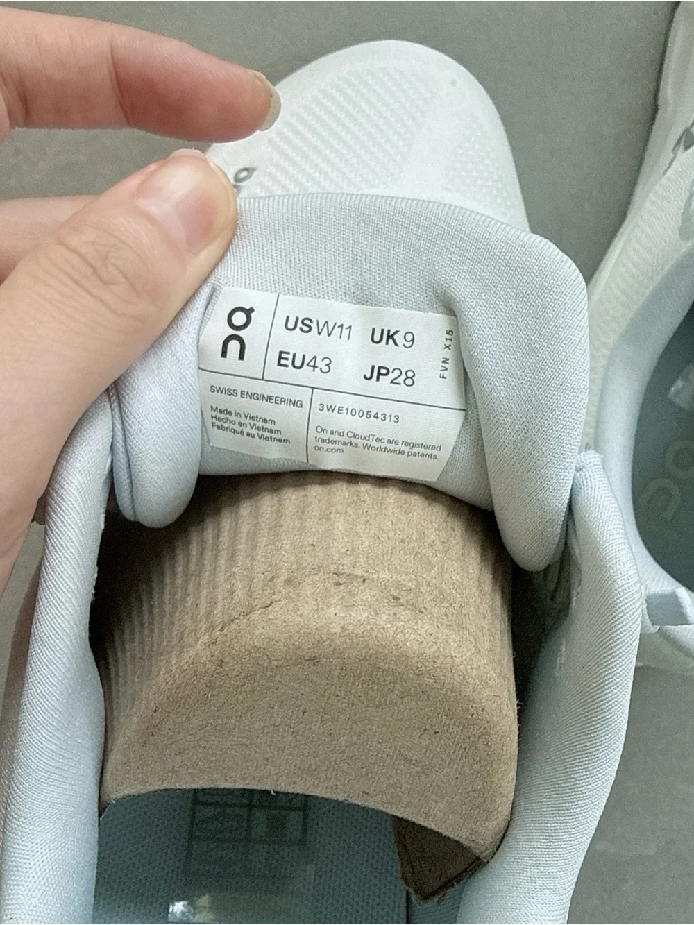 NIB ON CLOUDTILT SNEAKERS Arctic / Ice